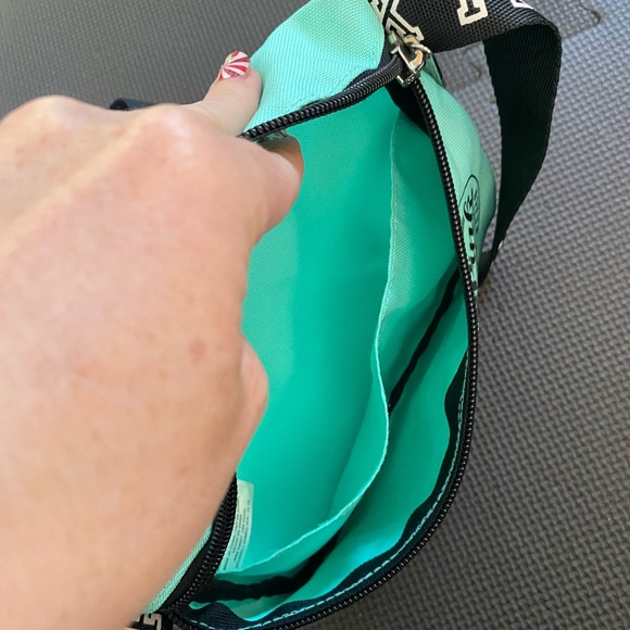 VS Pink crossbody bag - Picture 5 of 5